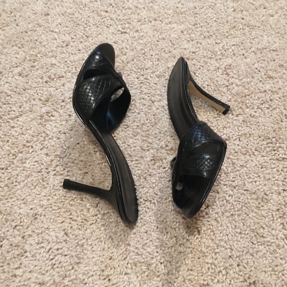 Nine West Black Leather Reptile Print Slip On Heels (Size: 8M) - Picture 5 of 8